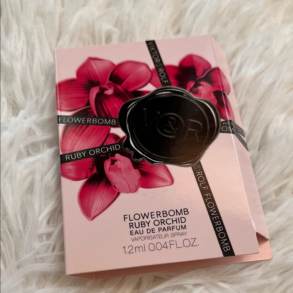 3/$15 🌻 Viktor & Rolf sample
